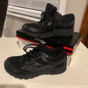 Boys black Saucony Cohesion